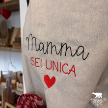 Carica l'immagine nel visualizzatore di Gallery, Grembiule “Mamma sei unica”