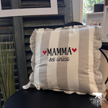 Carica l'immagine nel visualizzatore di Gallery, Cuscino “Mamma sei unica”