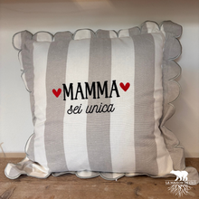 Carica l'immagine nel visualizzatore di Gallery, Cuscino “Mamma sei unica”