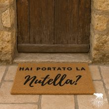 Carica l'immagine nel visualizzatore di Gallery, Zerbino - Hai portato la Nutella? – Il benvenuto più goloso di sempre!