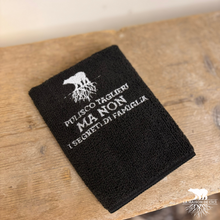 Carica l'immagine nel visualizzatore di Gallery, Panno microfibra “Pulisco taglieri non segreti di famiglia”