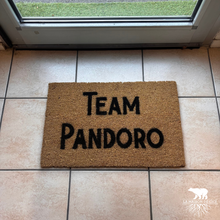 Carica l'immagine nel visualizzatore di Gallery, Zerbino - Team Pandoro – Entra solo chi sa scegliere bene!