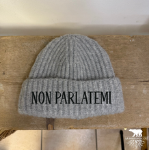 Load image into Gallery viewer, Berretto in lana personalizzabile – Ricamo su misura
