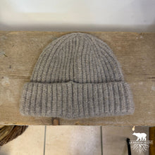 Load image into Gallery viewer, Berretto in lana personalizzabile – Ricamo su misura