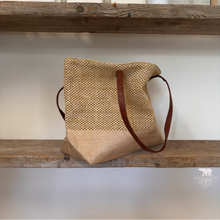 Carica l'immagine nel visualizzatore di Gallery, Borsa "caccia dentro tutto"