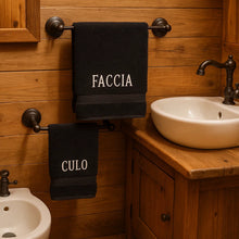 Carica l'immagine nel visualizzatore di Gallery, Faccia e Culo: Gli Asciugamani Che Portano Ironia (e Stile) Nel Tuo Bagno!