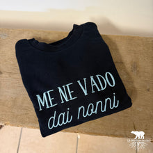 Carica l'immagine nel visualizzatore di Gallery, Felpa - Me ne vado dai nonni