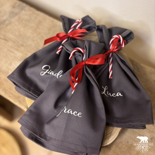 Carica l'immagine nel visualizzatore di Gallery, Tovaglioli in Cotone Stampati - Stile Unico per la Tavola Natalizia