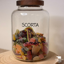 Carica l'immagine nel visualizzatore di Gallery, Vaso "Scorta di Buon Umore" – Il Regalo Perfetto per i Nonni