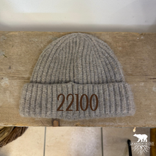 Load image into Gallery viewer, Berretto in lana personalizzabile – Ricamo su misura
