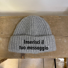 Load image into Gallery viewer, Berretto in lana personalizzabile – Ricamo su misura
