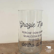 Carica e avvia il video nel visualizzatore di galleria, Vaso in vetro Nonni
