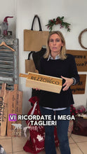 Carica e avvia il video nel visualizzatore di galleria, Surprise Box Porta Bottiglia con Tagliere
