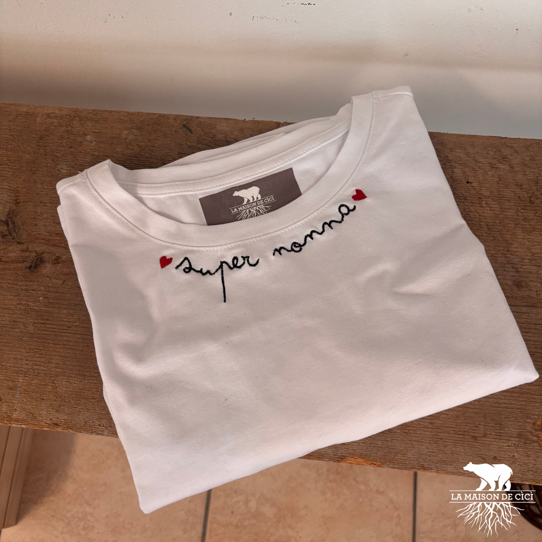 T-shirt in cotone con ricamo “Super Nonna”