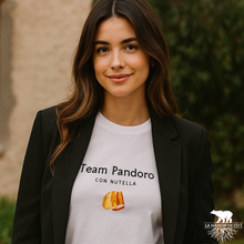 Carica l&#39;immagine nel visualizzatore di Gallery, T-shirt &quot;Team Pandoro – Con Nutella”
